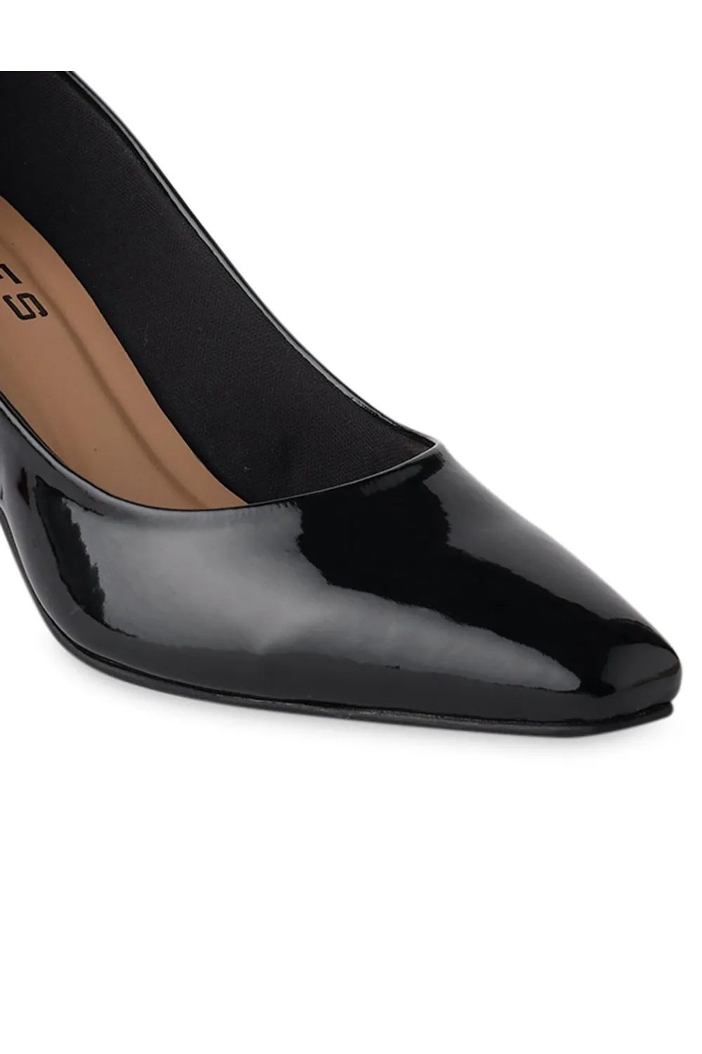 SOLES Classic Black Closed-Toe Shoes